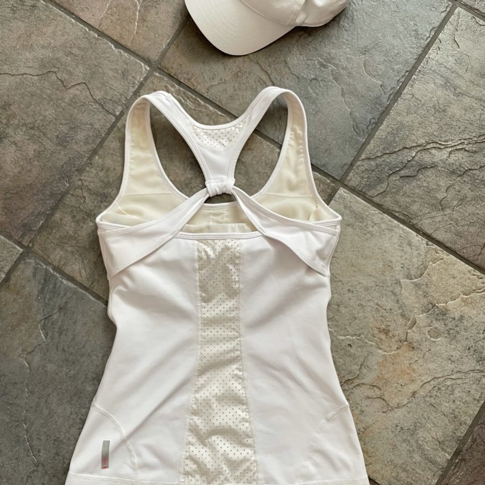 ZELLA HOLD YOU IN SLIMMING CUT OUT LOOP BACK DETAIL  WORKOUT/YOGA TOP - Picture 3 of 13